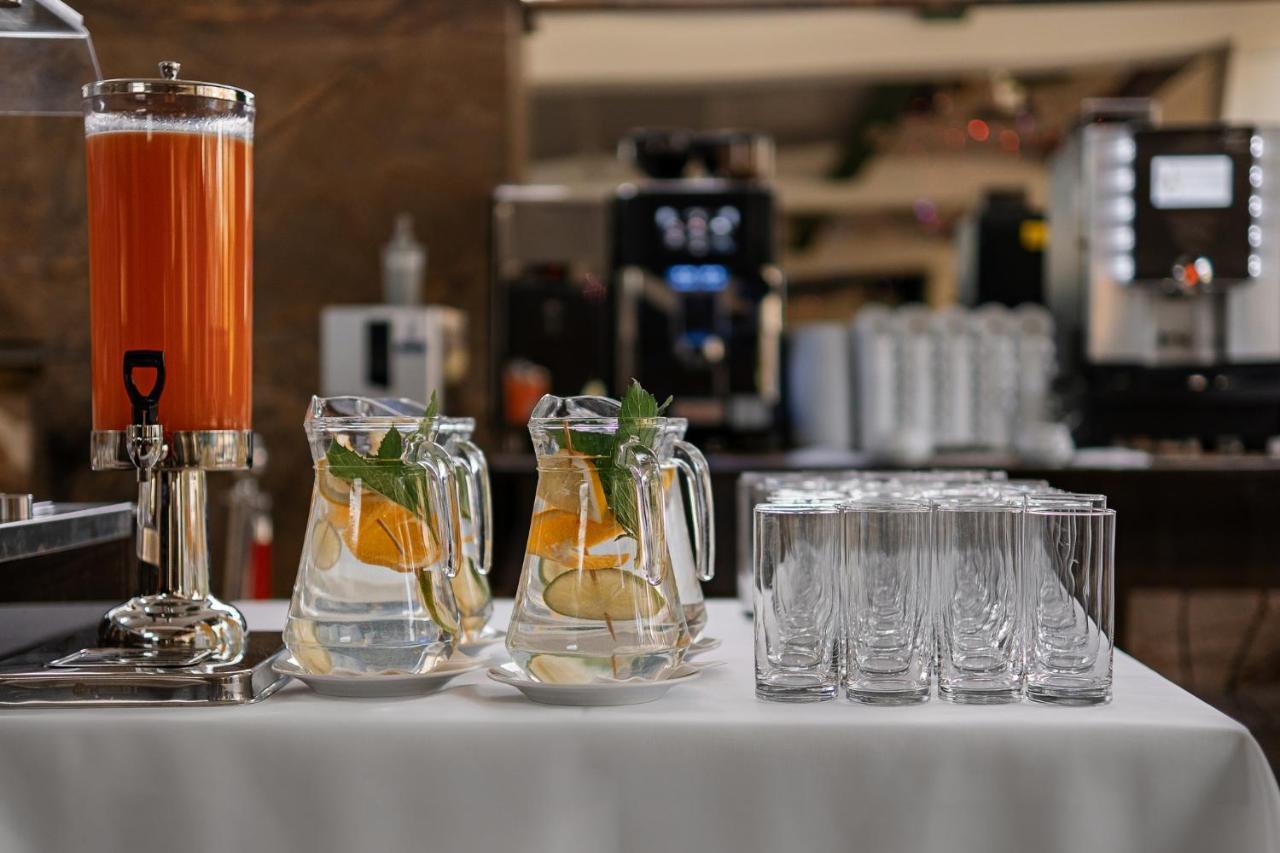 乌洛捷斯科酒店 Cedzyna 外观 照片
